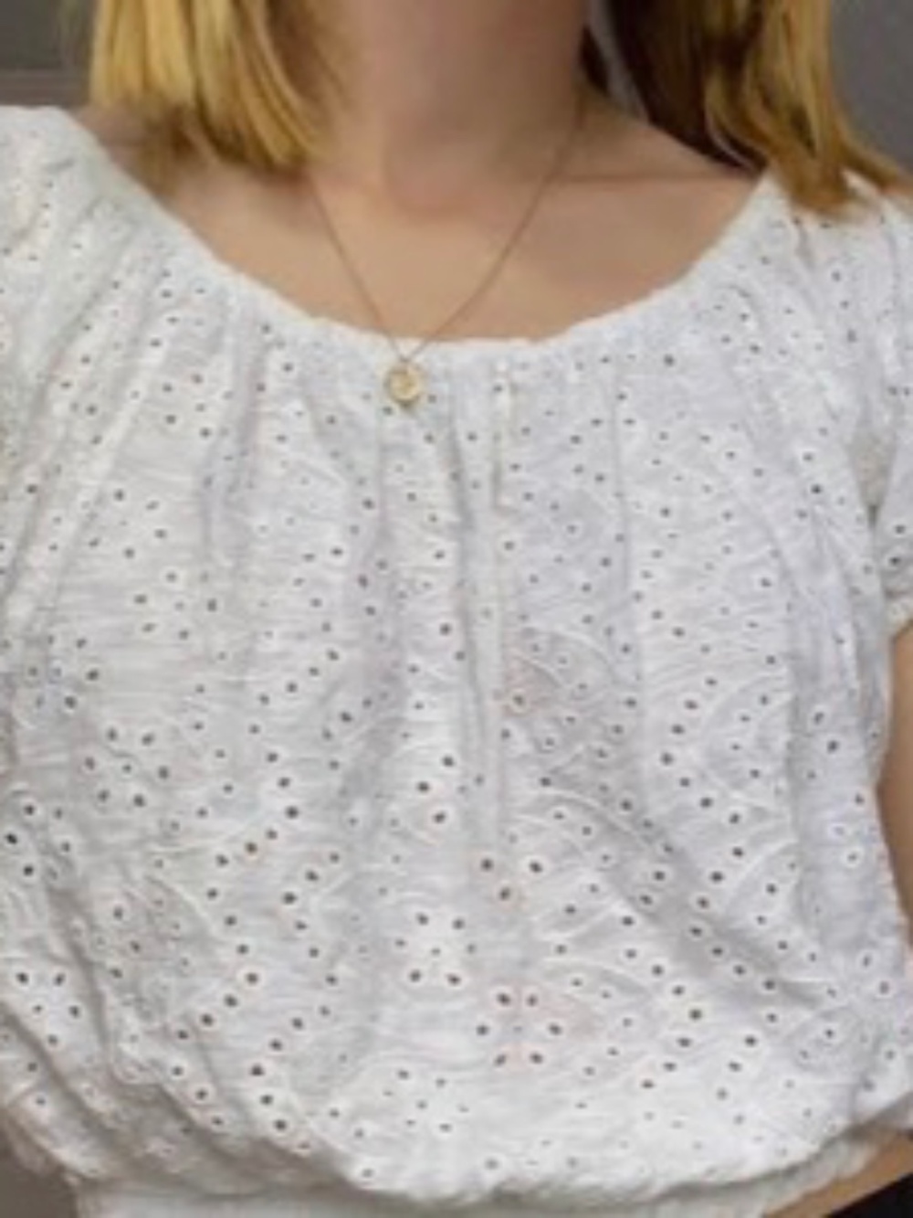 White eyelet vineyard vines blouse, size 10-12